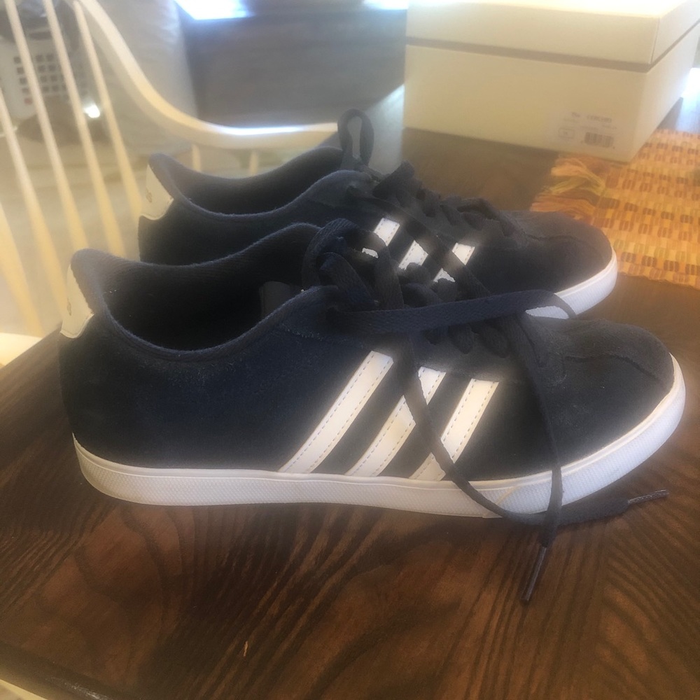 Adidas court tennis shoe